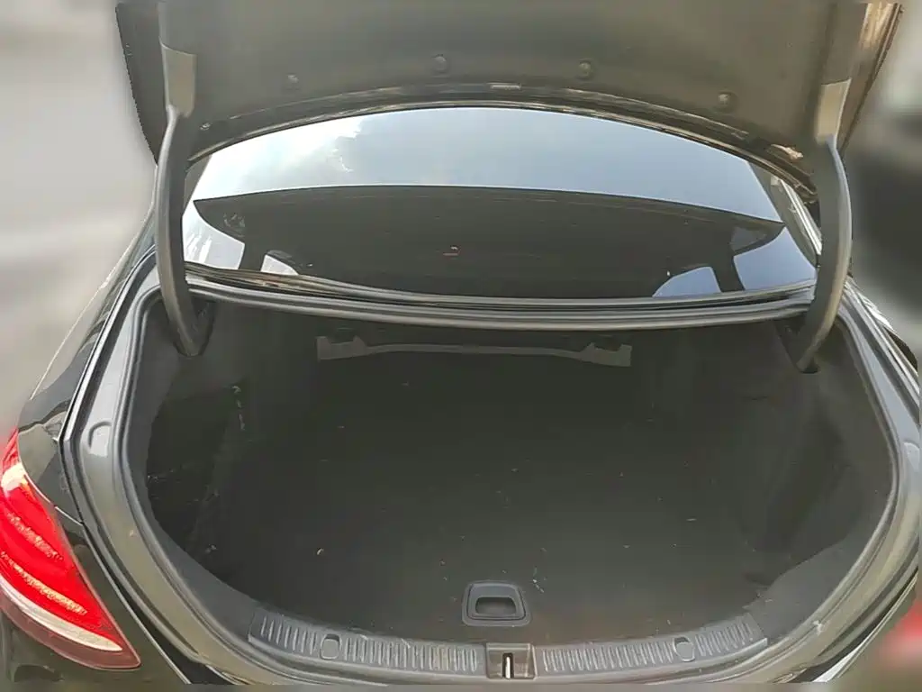 Mercedes-Benz E-Class — миниатюра 24
