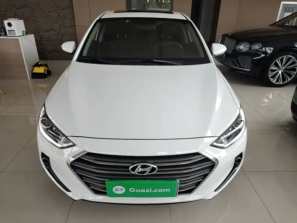 Hyundai Elantra — миниатюра 3