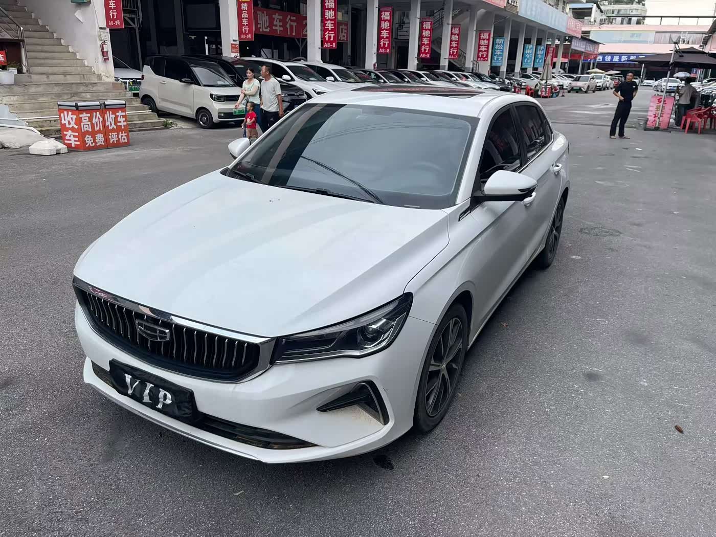 Geely Emgrand 1.5 л 2023 г. Белый, пробег 30000 км