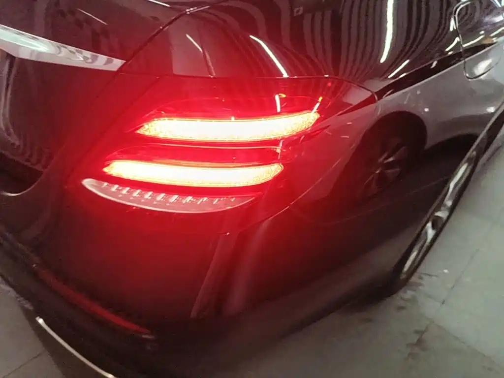 Mercedes-Benz E-Class — миниатюра 8