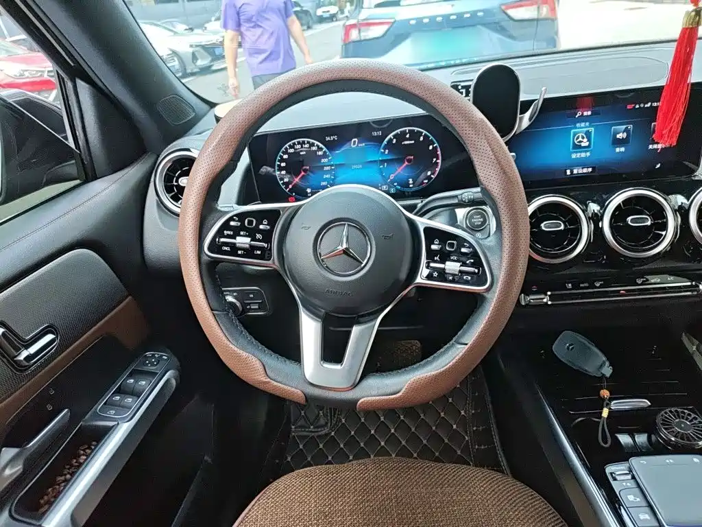 Mercedes-Benz GLB — миниатюра 6