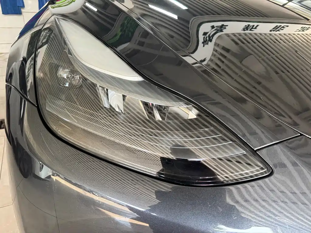 Tesla Model Y — миниатюра 4