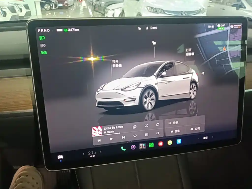Tesla Model Y — миниатюра 13