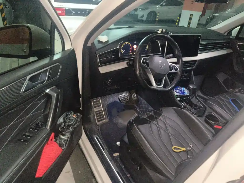 Volkswagen Tiguan L — миниатюра 14