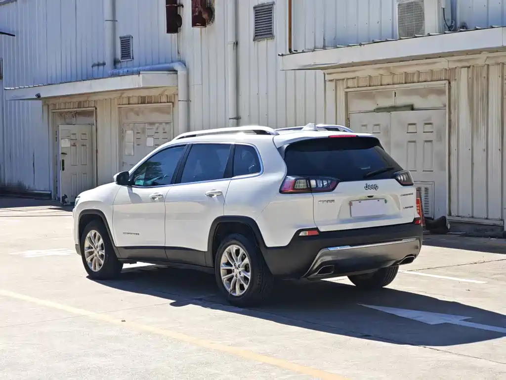 Jeep Cherokee — миниатюра 7