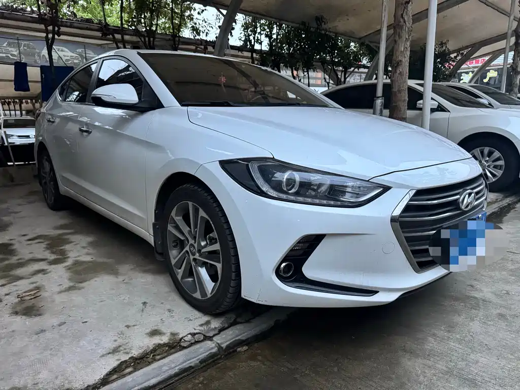 Hyundai Elantra — миниатюра 3