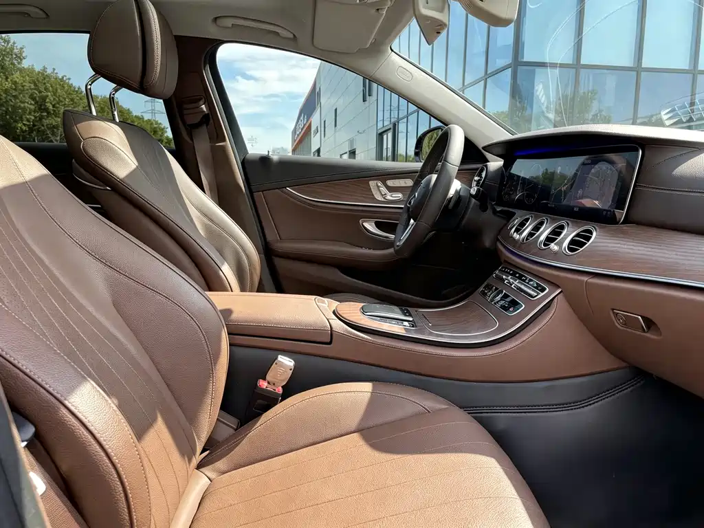Mercedes-Benz E-Class — миниатюра 16