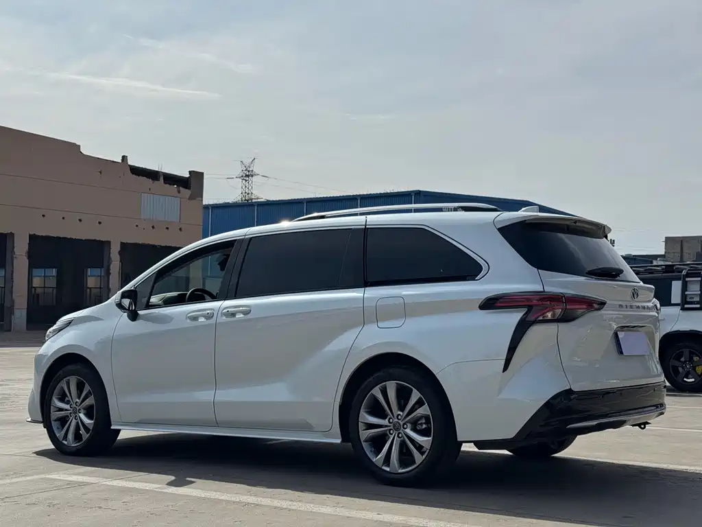 Toyota Sienna — миниатюра 5