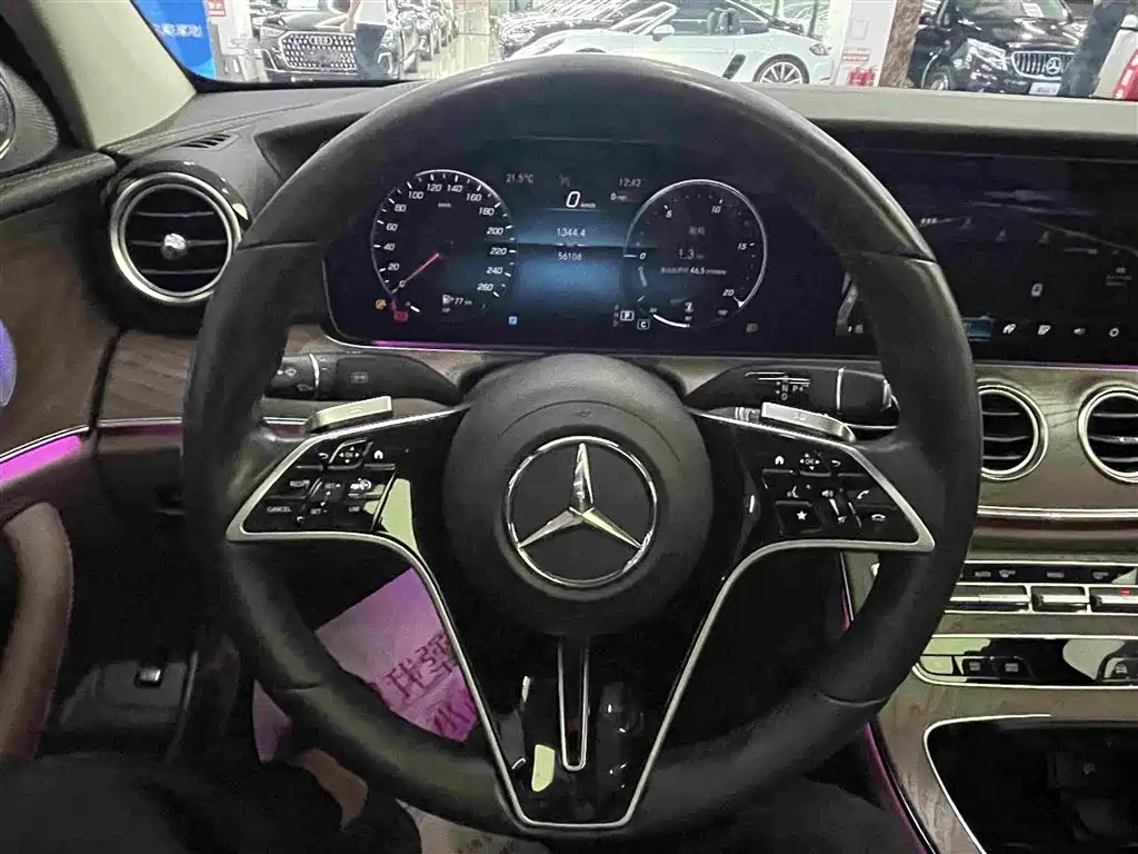 Mercedes-Benz E-Class — миниатюра 9