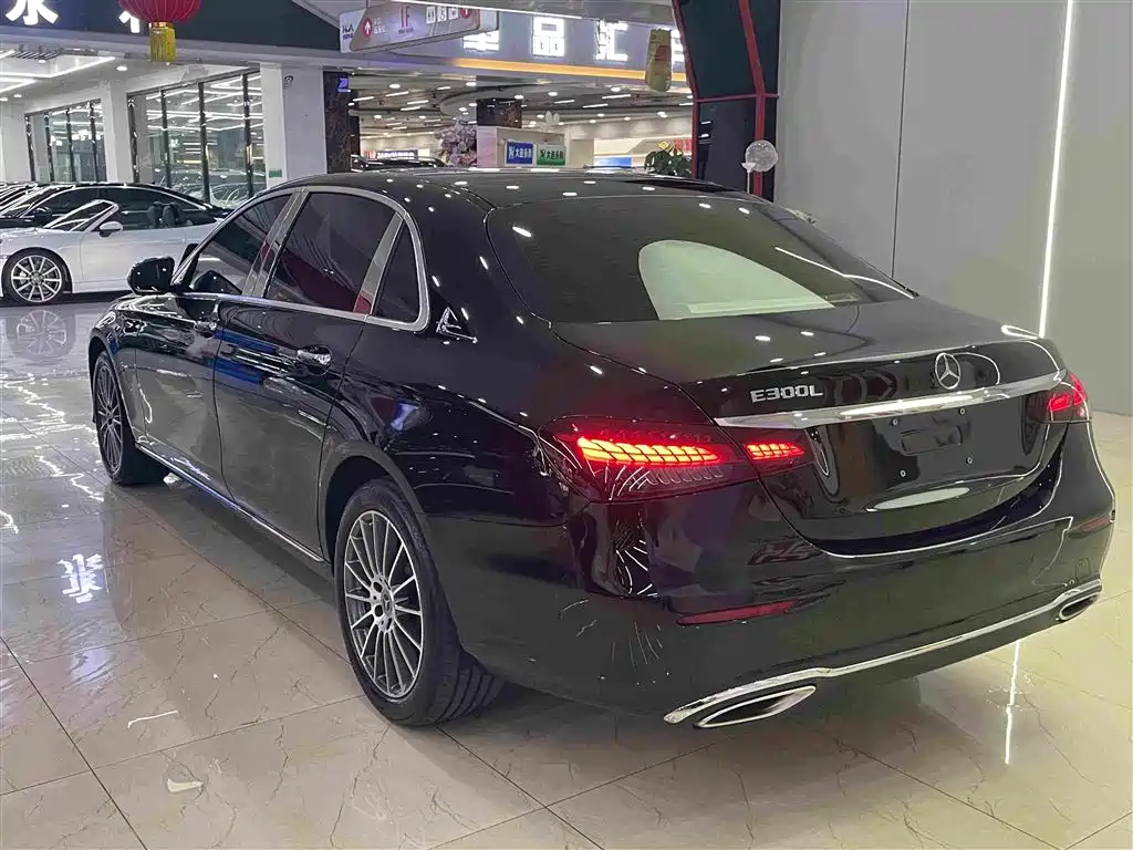 Mercedes-Benz E-Class — миниатюра 14