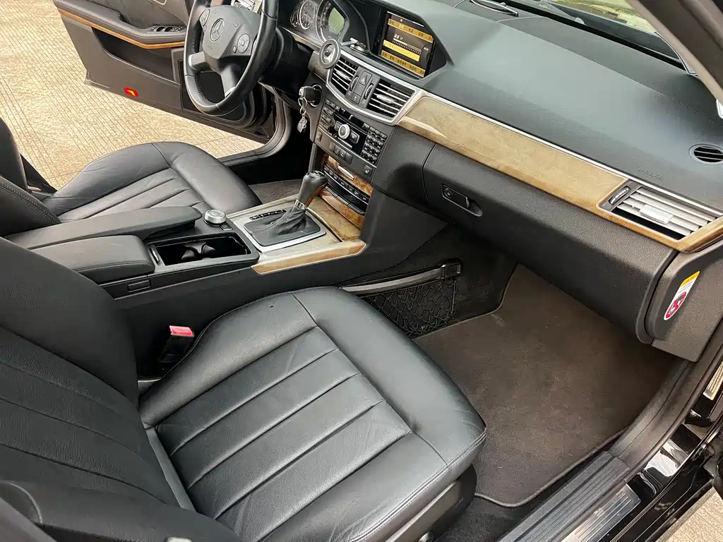 Mercedes-Benz E-Class (Import) — миниатюра 18