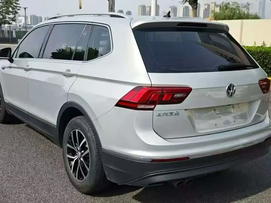 Volkswagen Tiguan L L 2018 330TSI AT Luxury