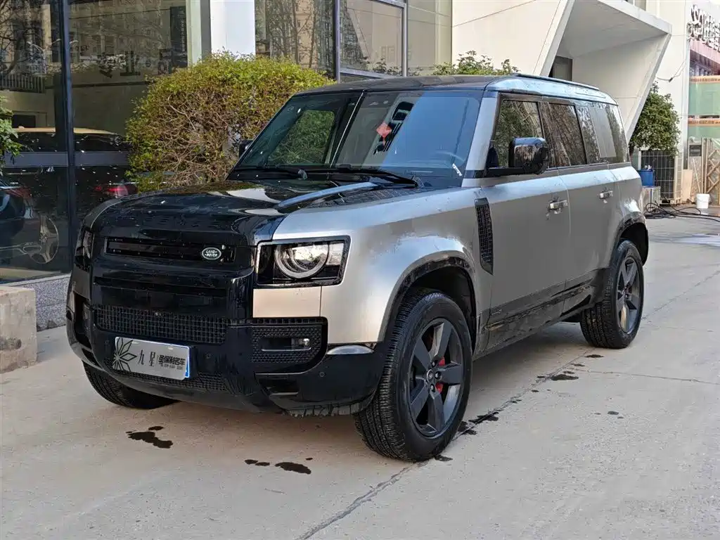 Land Rover Defender 2024