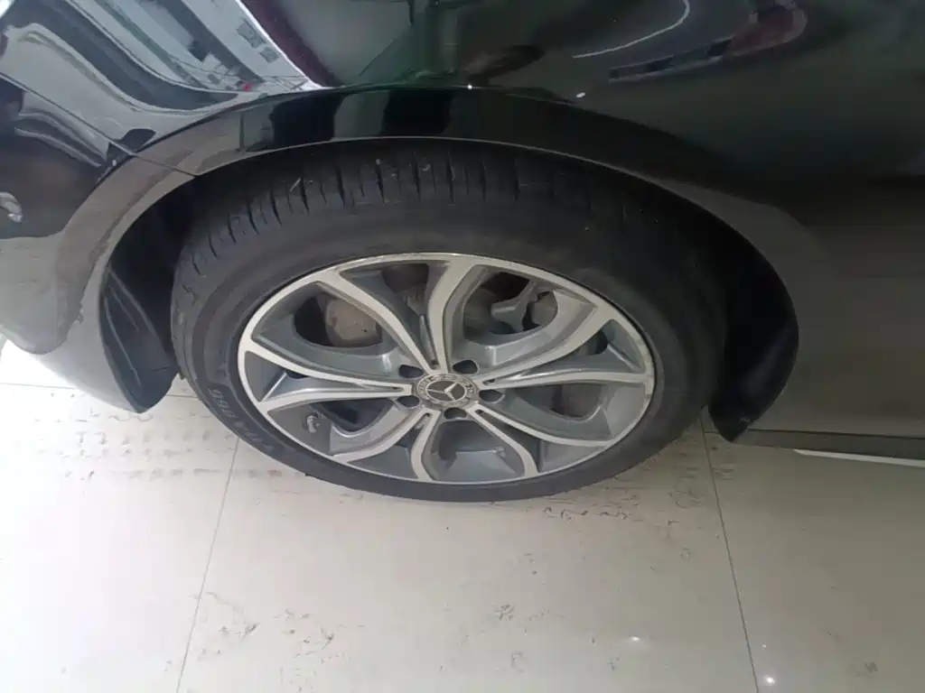 Mercedes-Benz E-Class — миниатюра 23