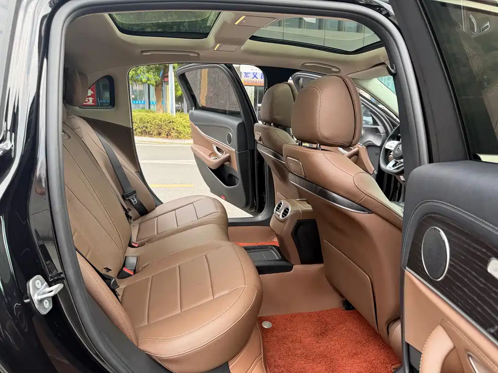 Mercedes-Benz E-Class — миниатюра 11