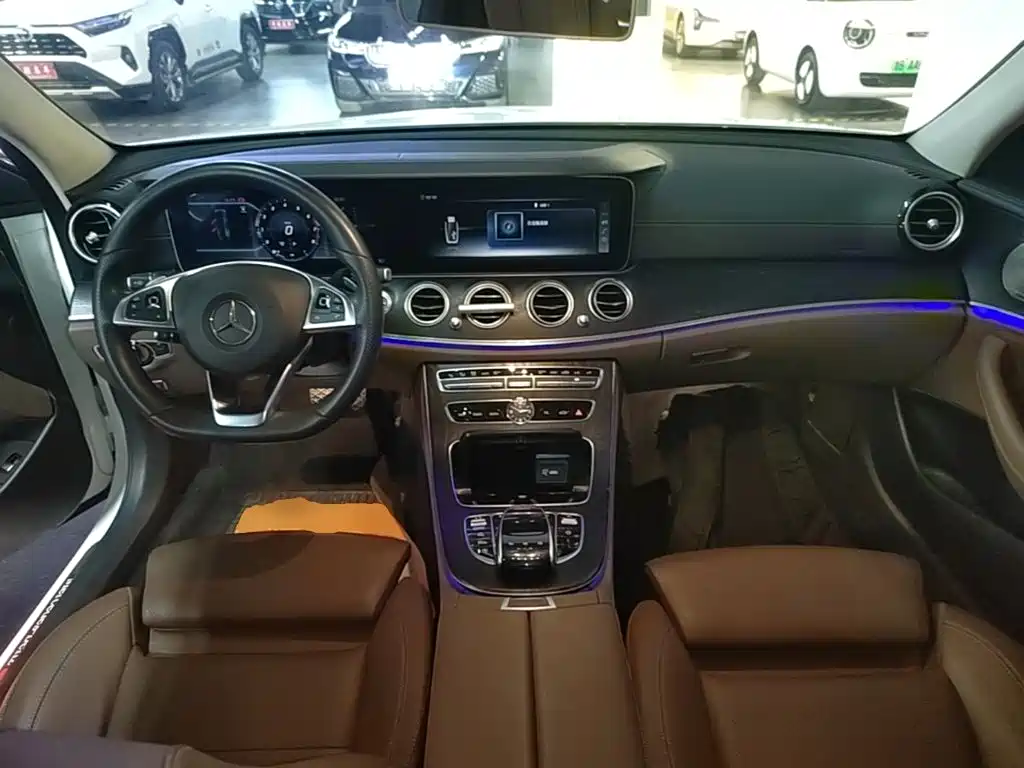Mercedes-Benz E-Class — миниатюра 10
