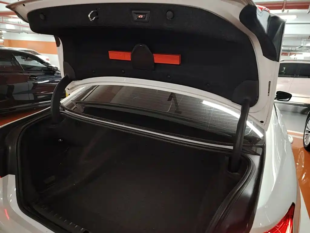 BMW 5 Series — миниатюра 19