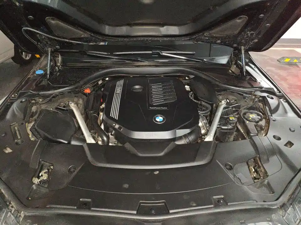 BMW 7 Series — миниатюра 11