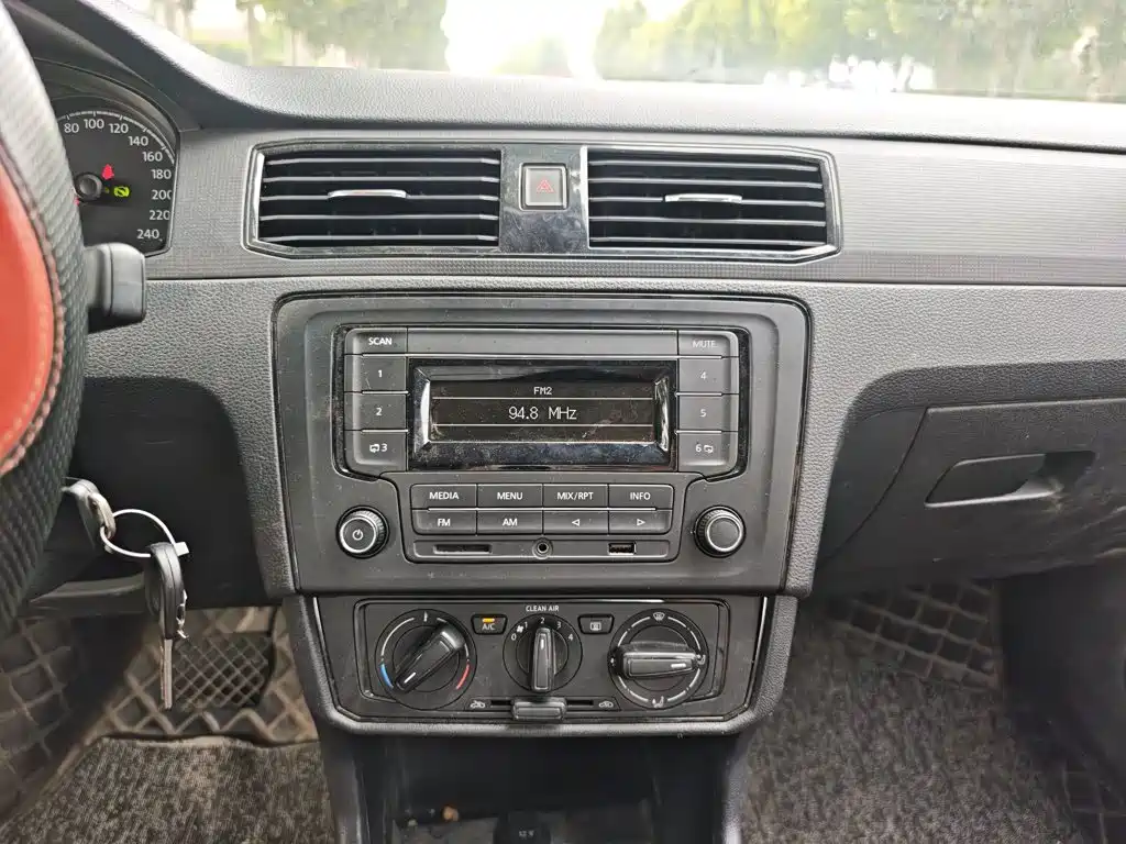 Volkswagen Santana — миниатюра 13