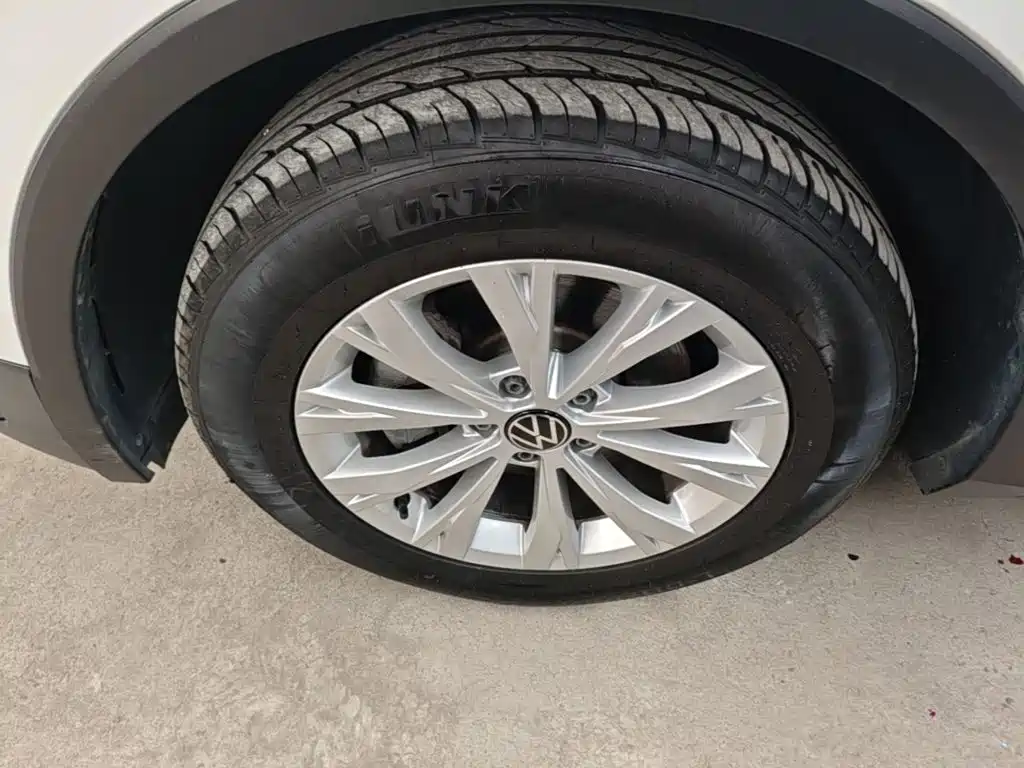 Volkswagen Tiguan L — миниатюра 23