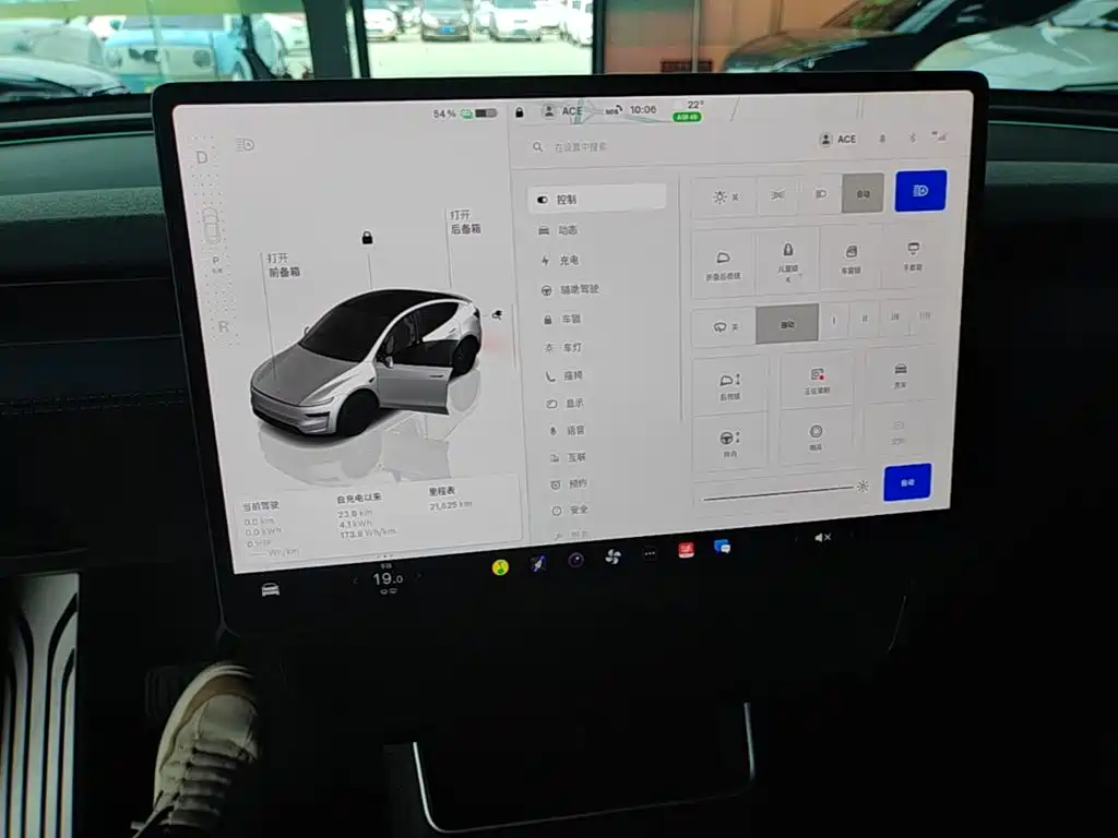 Tesla Model Y — миниатюра 13