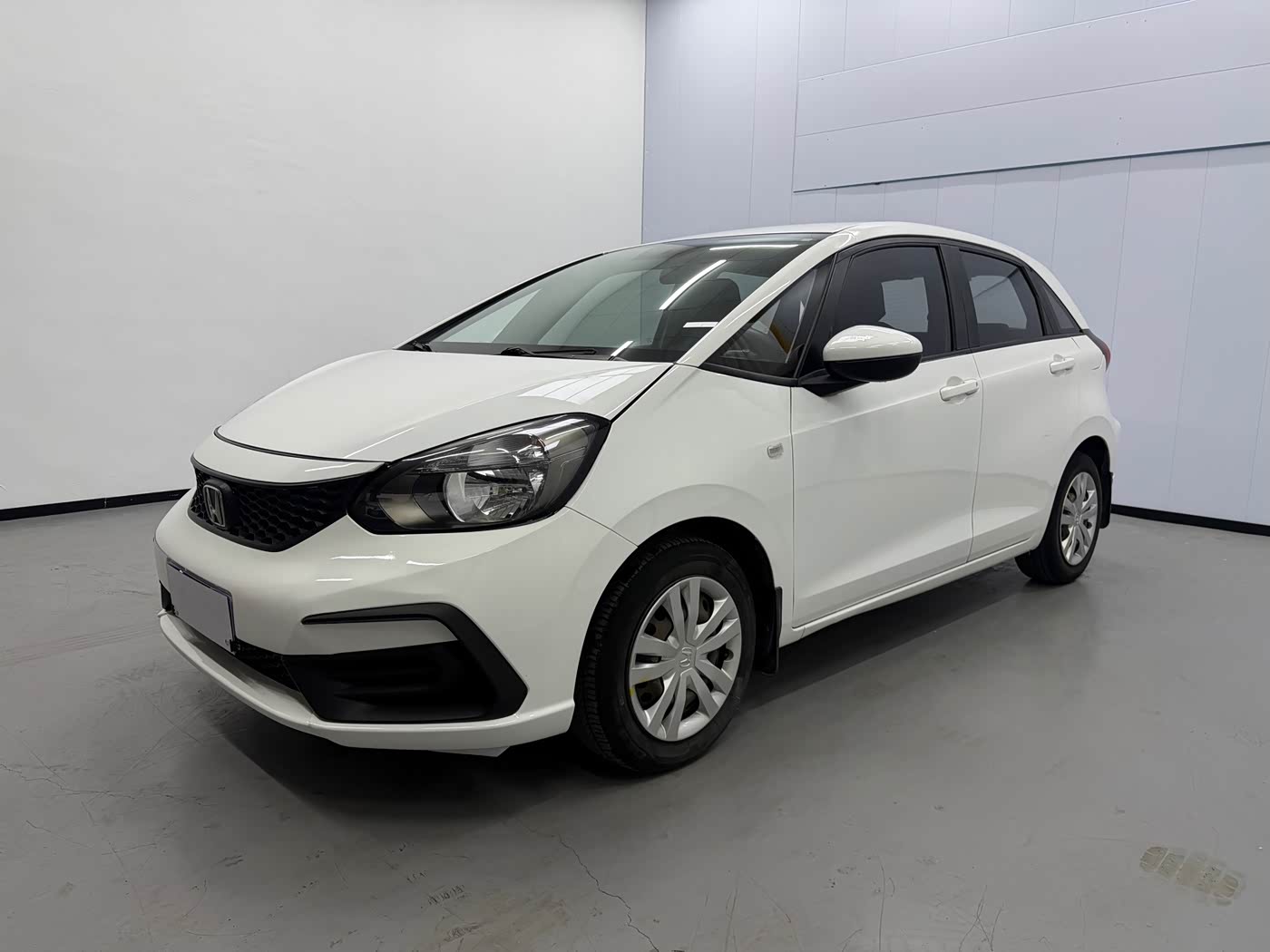 Honda Fit 1.5 л 2021 г. Белый, пробег 48000 км