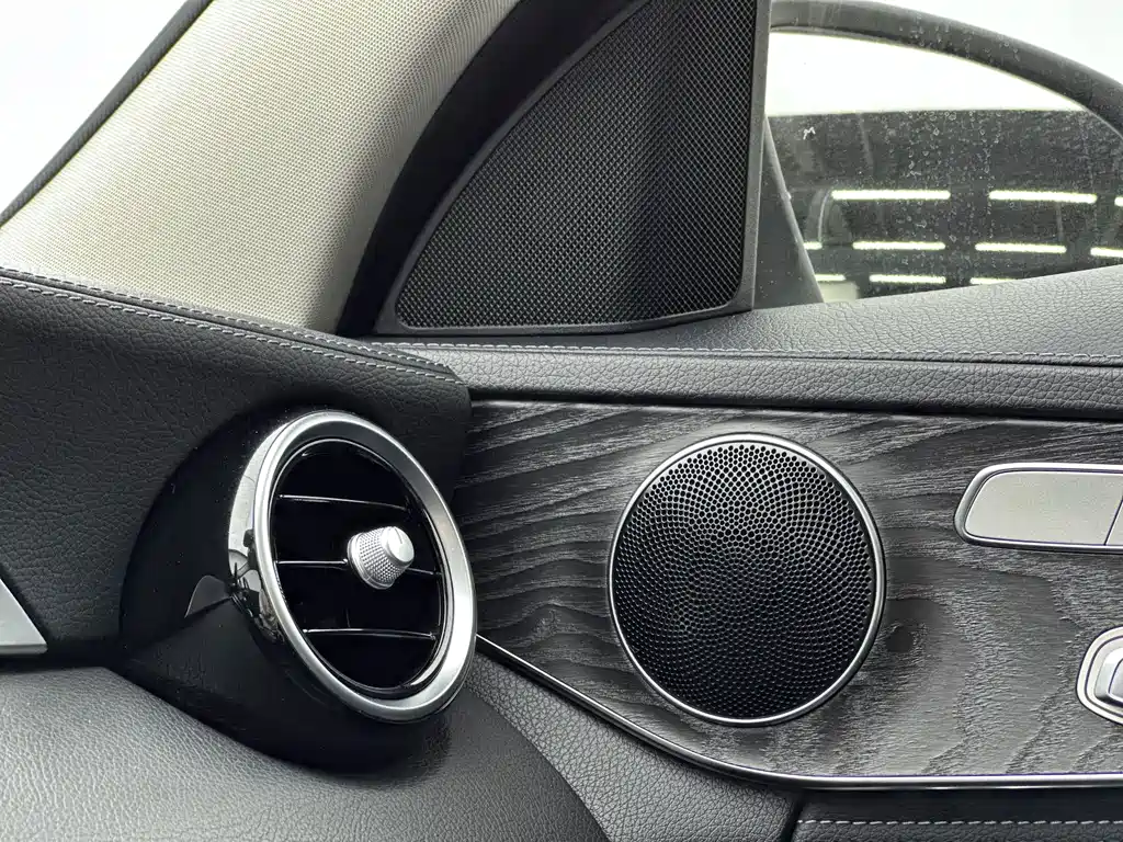Mercedes-Benz C-Class — миниатюра 7