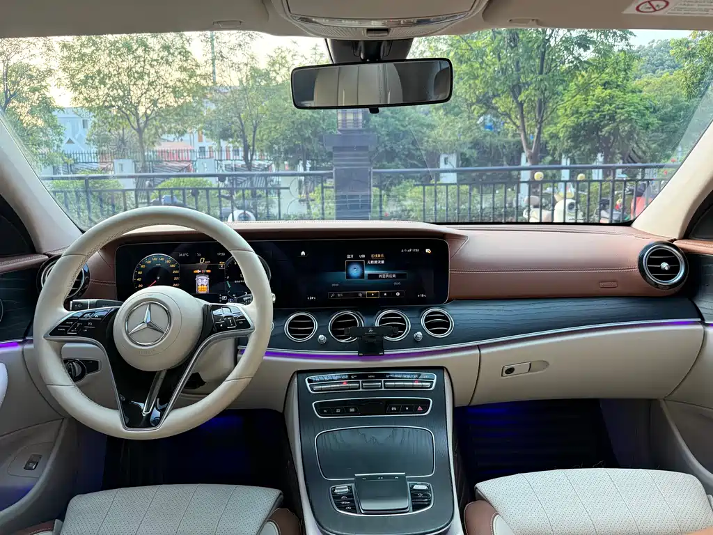 Mercedes-Benz E-Class — миниатюра 11
