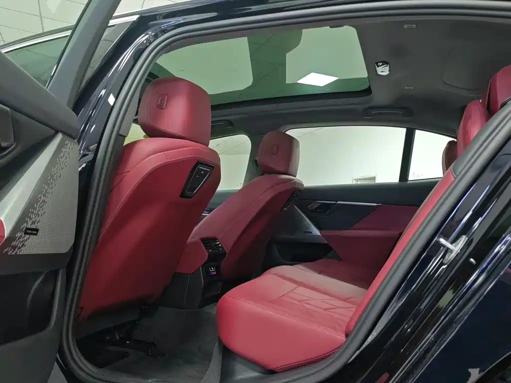 BMW 5 Series — миниатюра 6