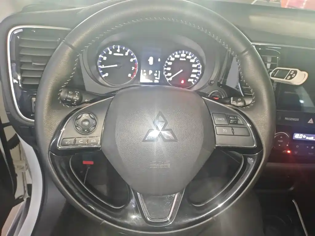 Mitsubishi Outlander — миниатюра 11