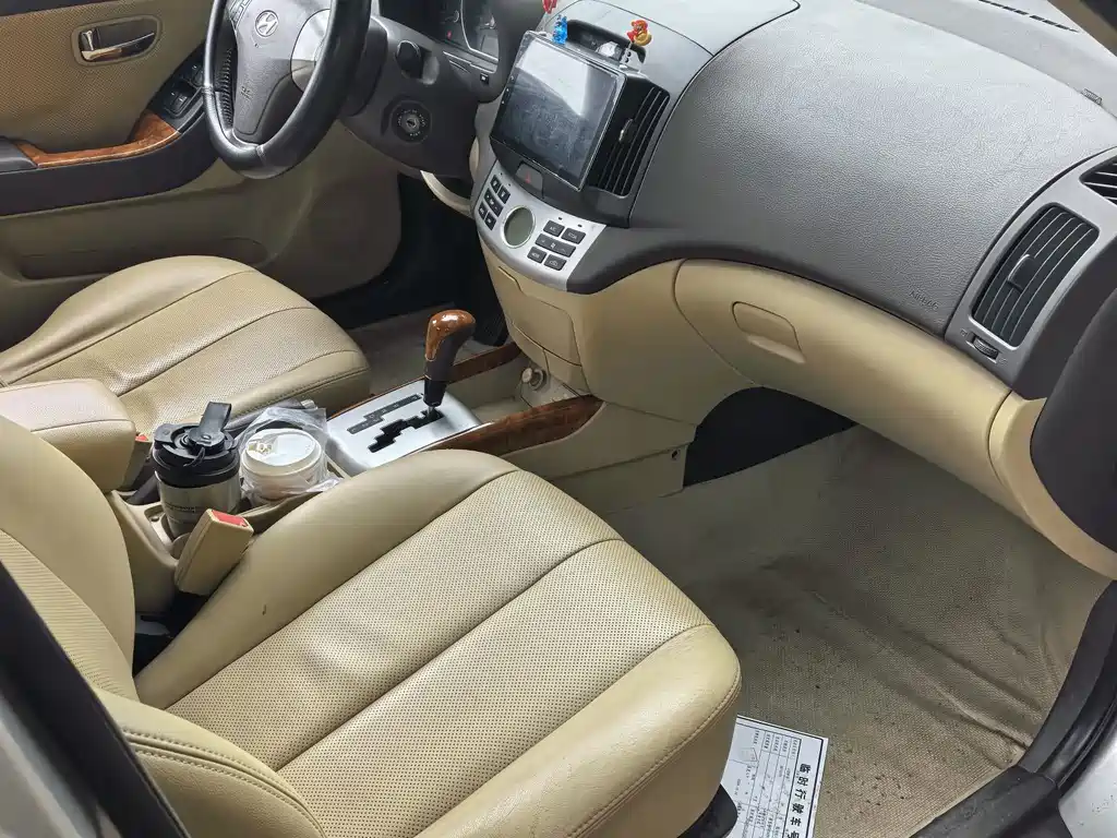 Hyundai Elantra — миниатюра 8