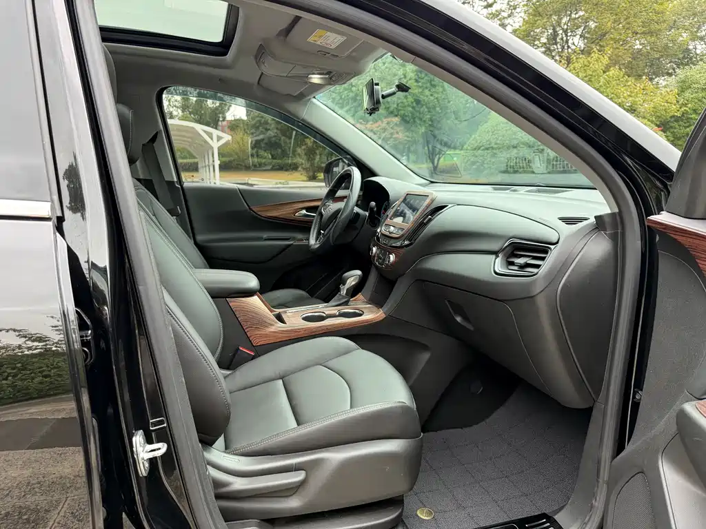 Chevrolet Equinox — миниатюра 12
