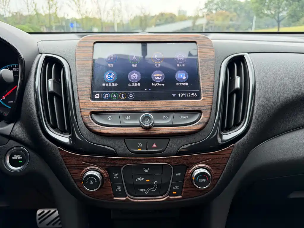 Chevrolet Equinox — миниатюра 14