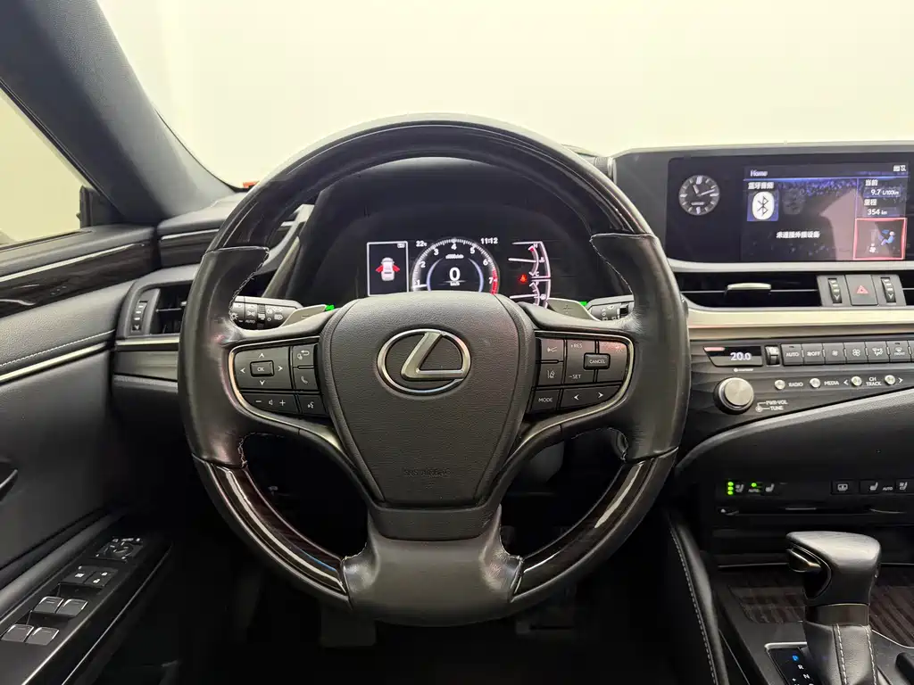 Lexus ES — миниатюра 11