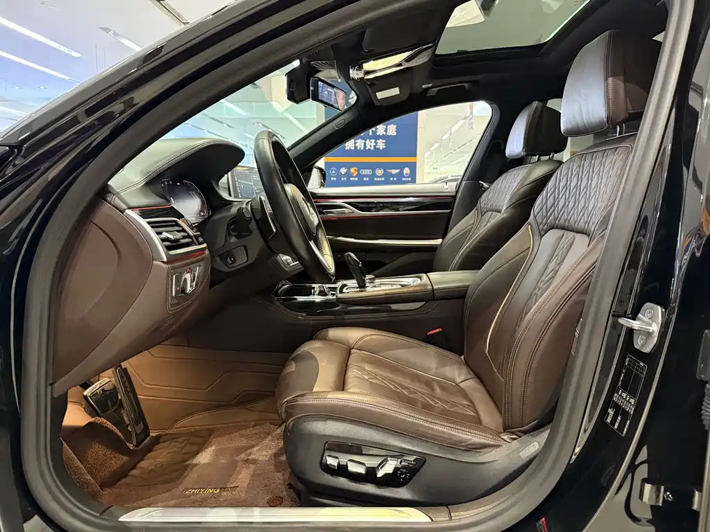 BMW 7 Series — миниатюра 10