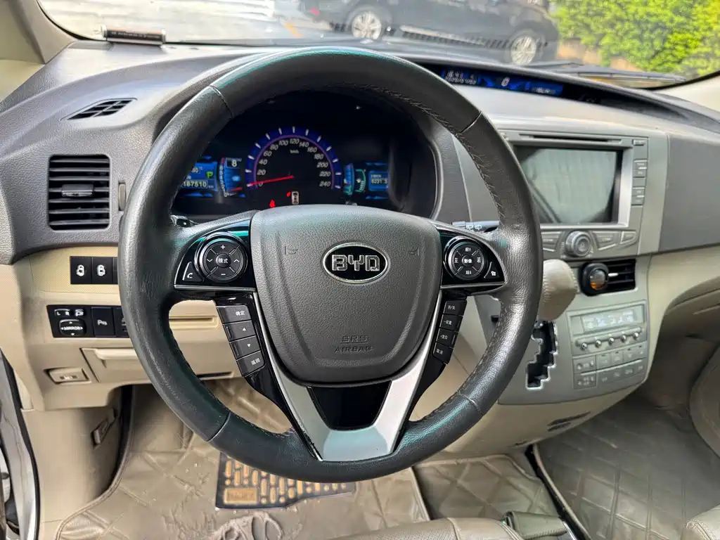 BYD M6 — миниатюра 11