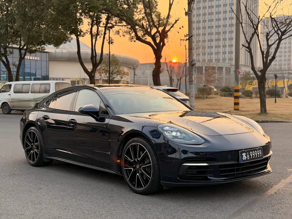 PORSCHE PANAMERA