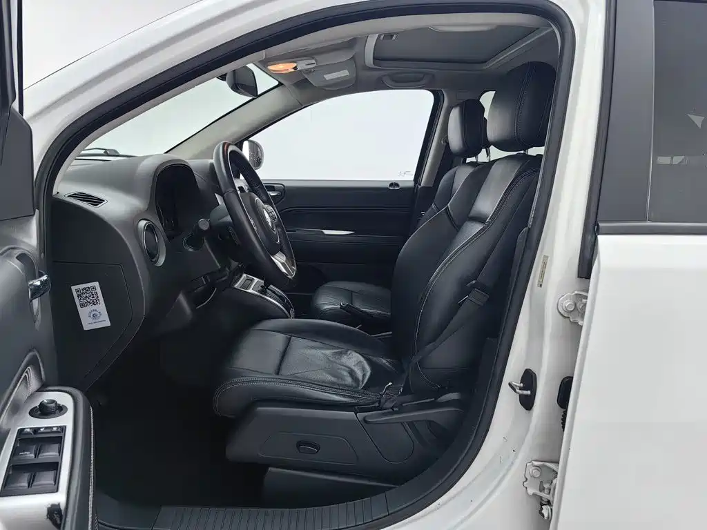Jeep Compass (Import) — миниатюра 10