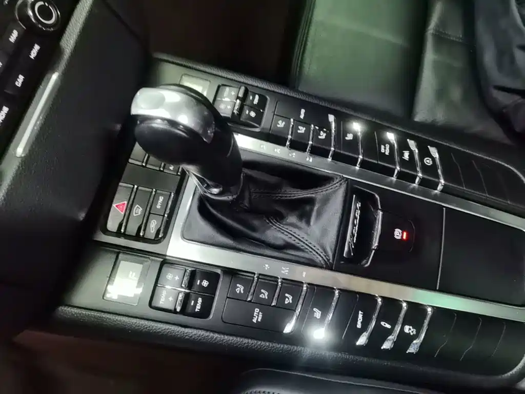 Porsche Macan — миниатюра 14
