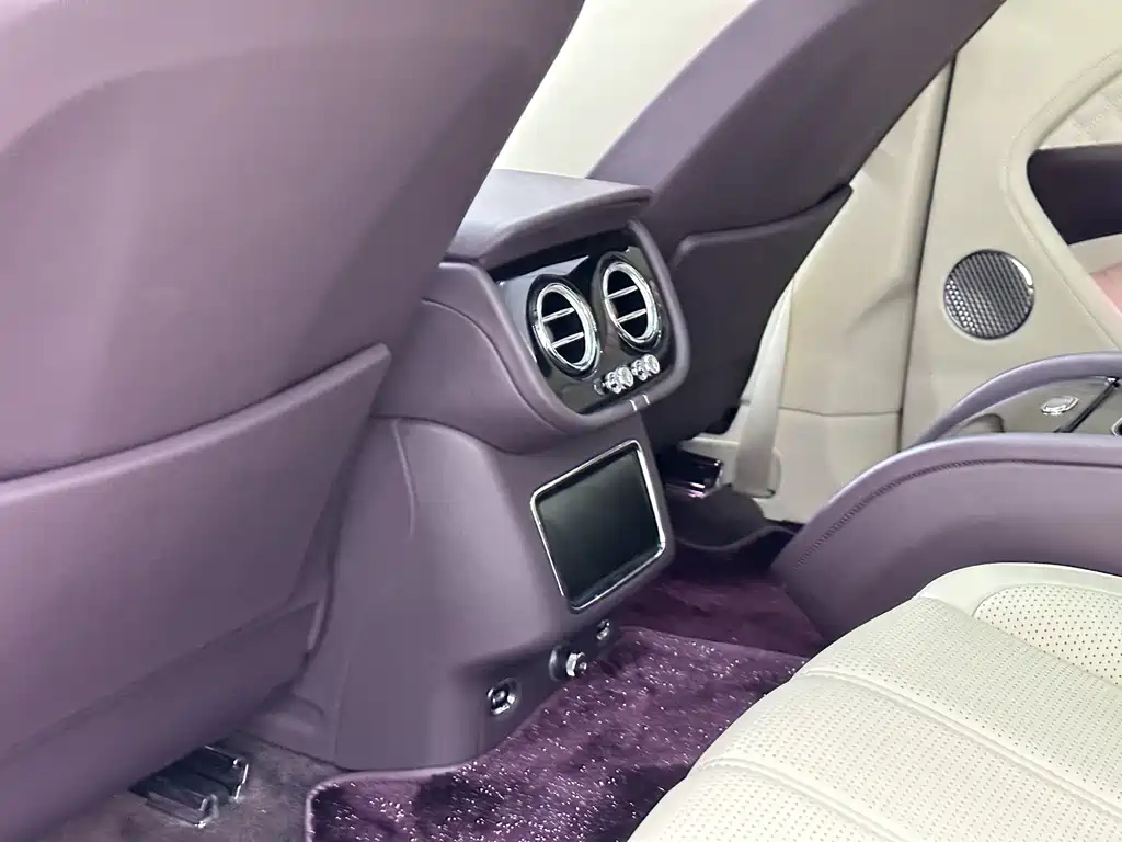 Bentley Bentayga — миниатюра 18