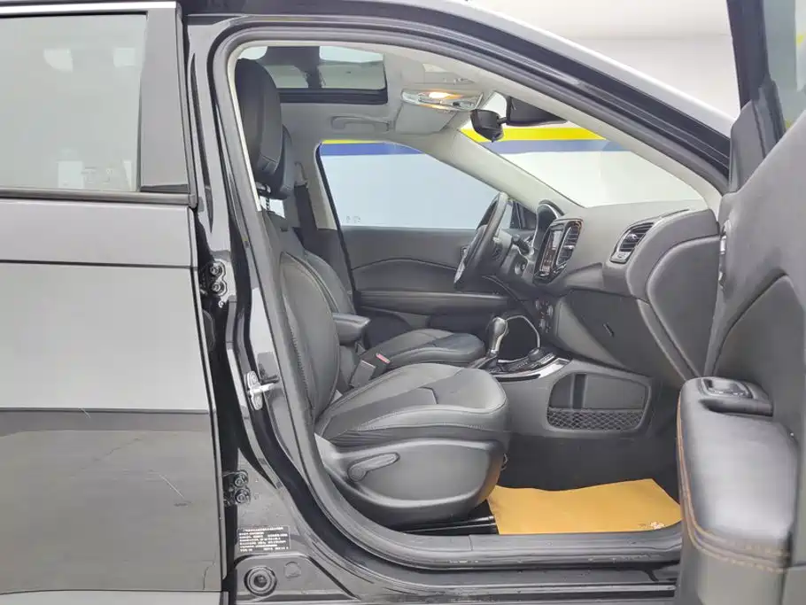 Jeep Compass — миниатюра 8