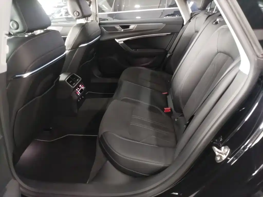 Заказать Audi A7L 2026 года за 6 668 866 ₽  из Китая