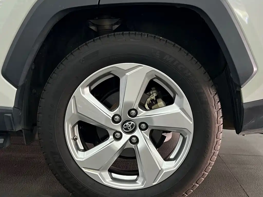 Toyota RAV4 — миниатюра 11