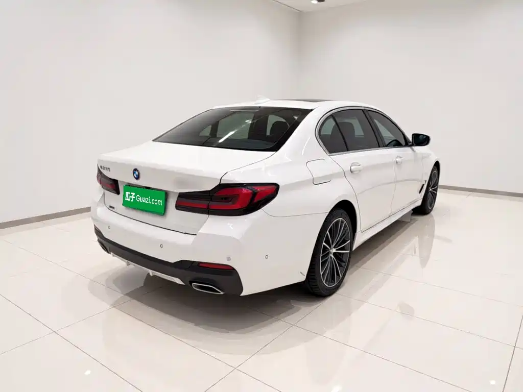 BMW 5 Series — миниатюра 6