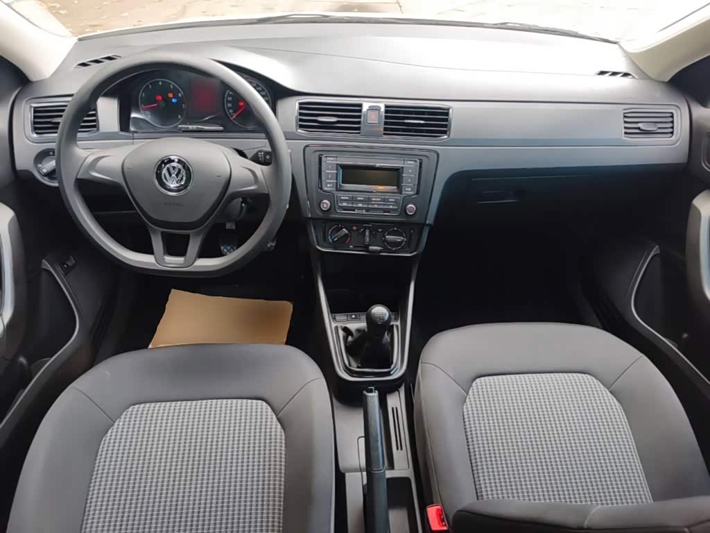 Volkswagen Santana 1.5 л 2022 г. Белый, пробег 27300 км