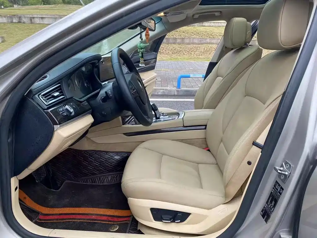 BMW 7 Series 7 2011 740Li