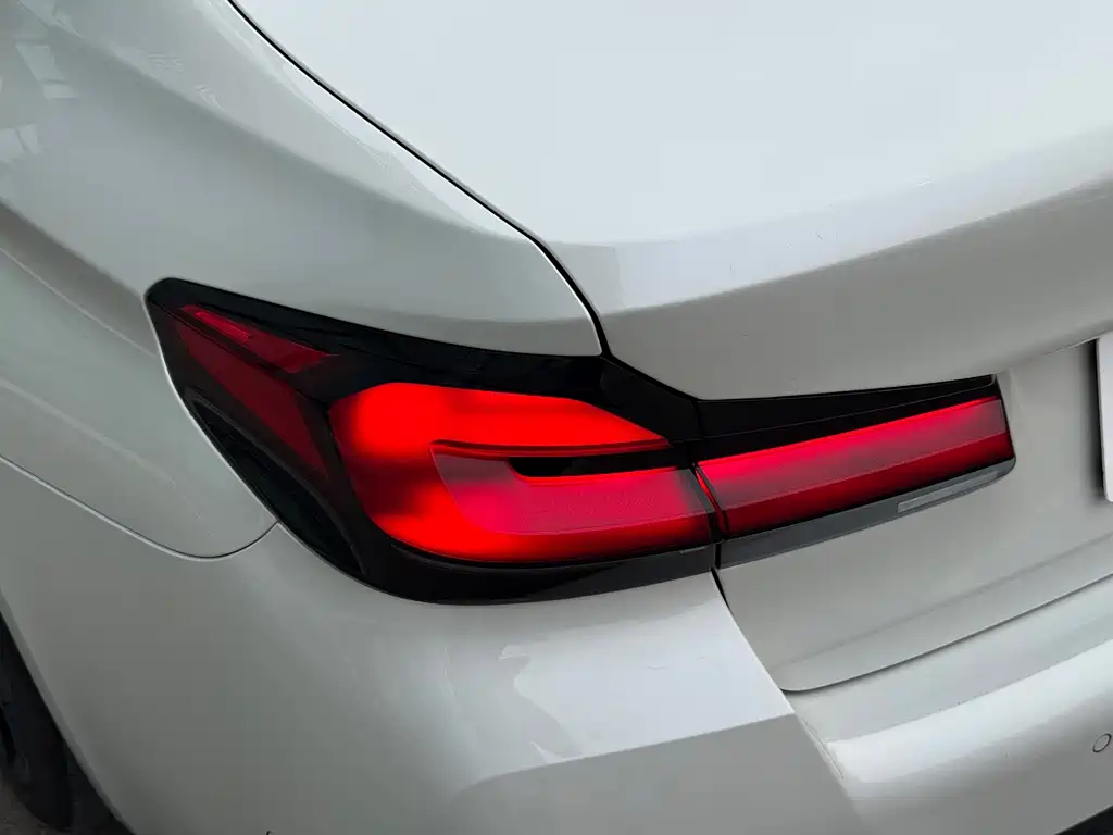 BMW 5 Series — миниатюра 32