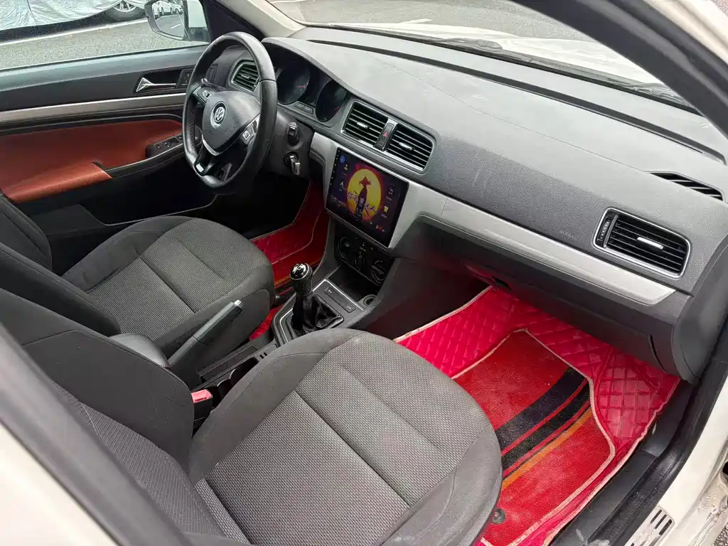 Volkswagen Lavida 2015 1.6L MT