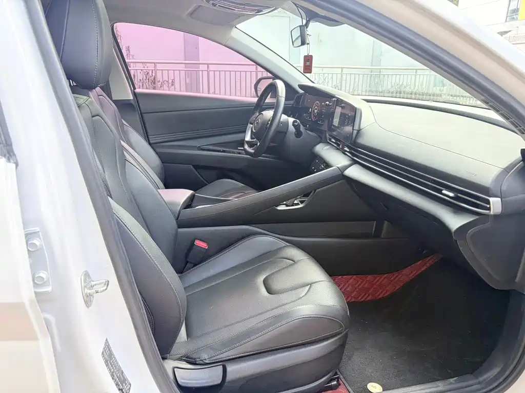 Hyundai Elantra — миниатюра 9