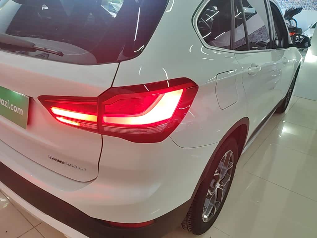 BMW X1 1.5 л 2021 г. Белый, пробег 40000 км